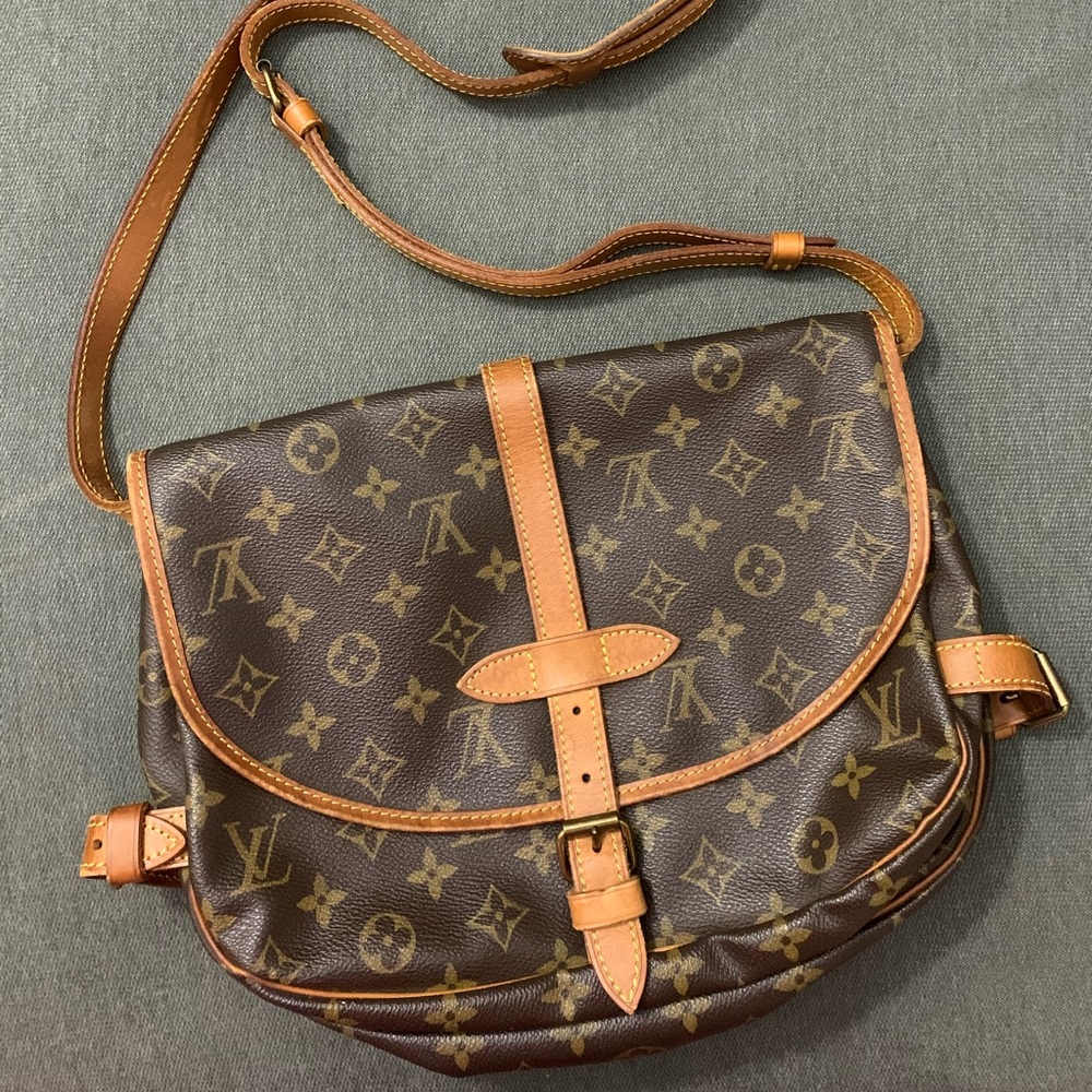 Authentic LOUIS VUITTON Saumur 30